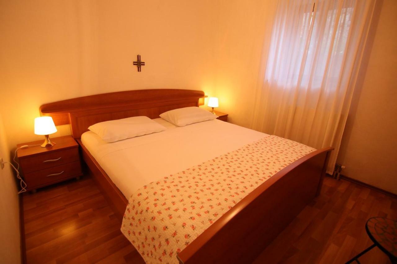 App With A Lovely Patio Mali Lošinj Extérieur photo