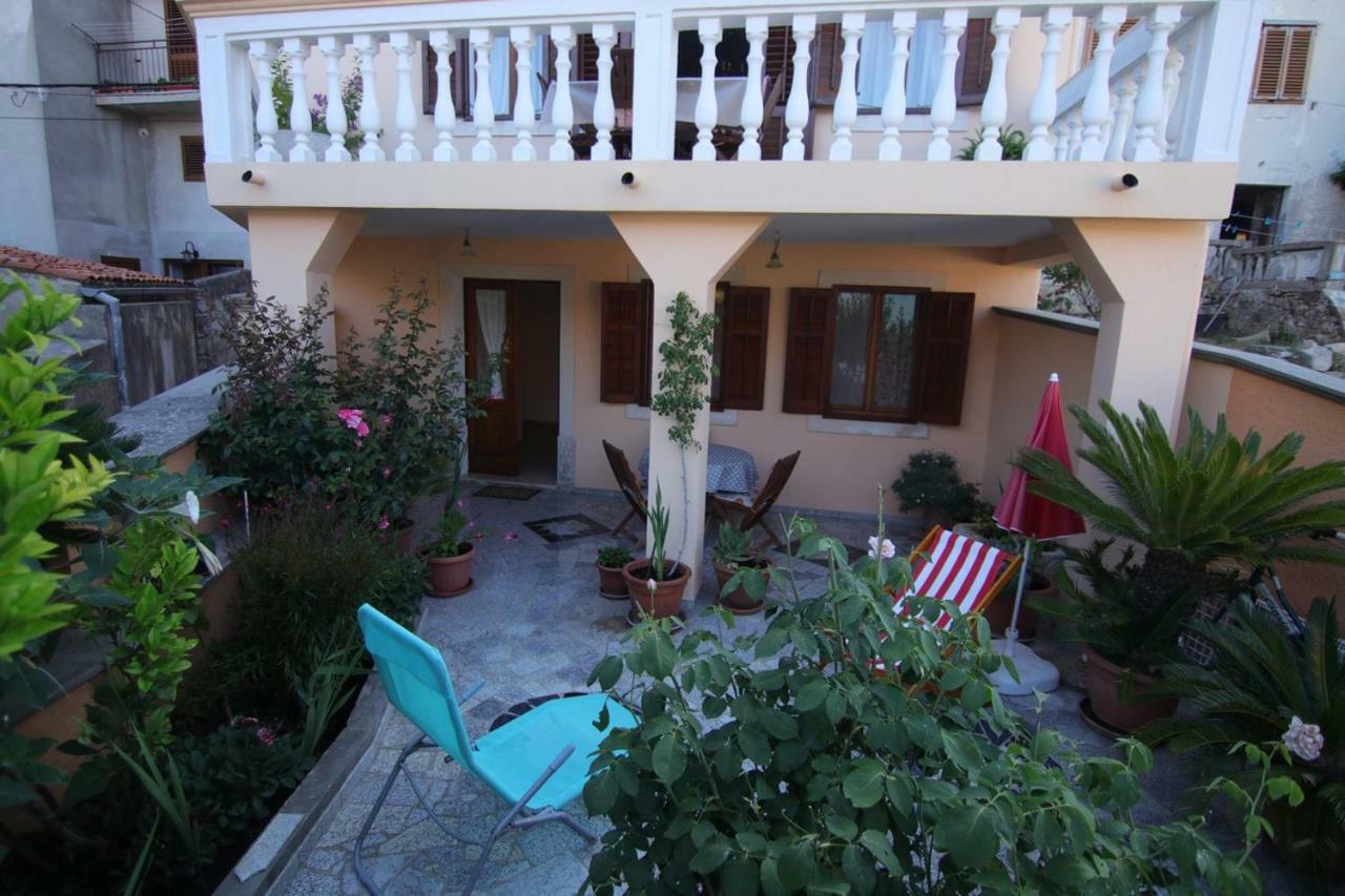 Appartement App With A Lovely Patio à Mali Lošinj Extérieur photo