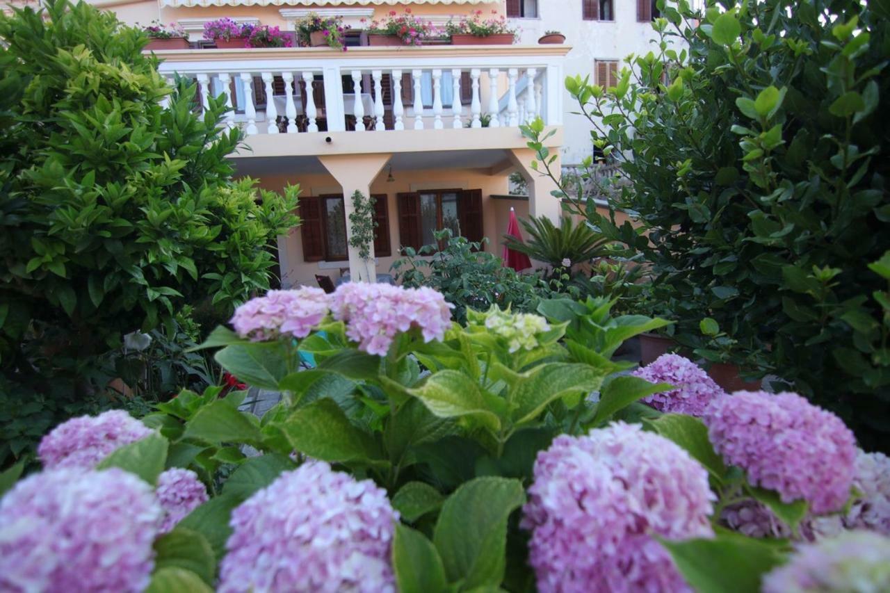 App With A Lovely Patio Mali Lošinj Extérieur photo