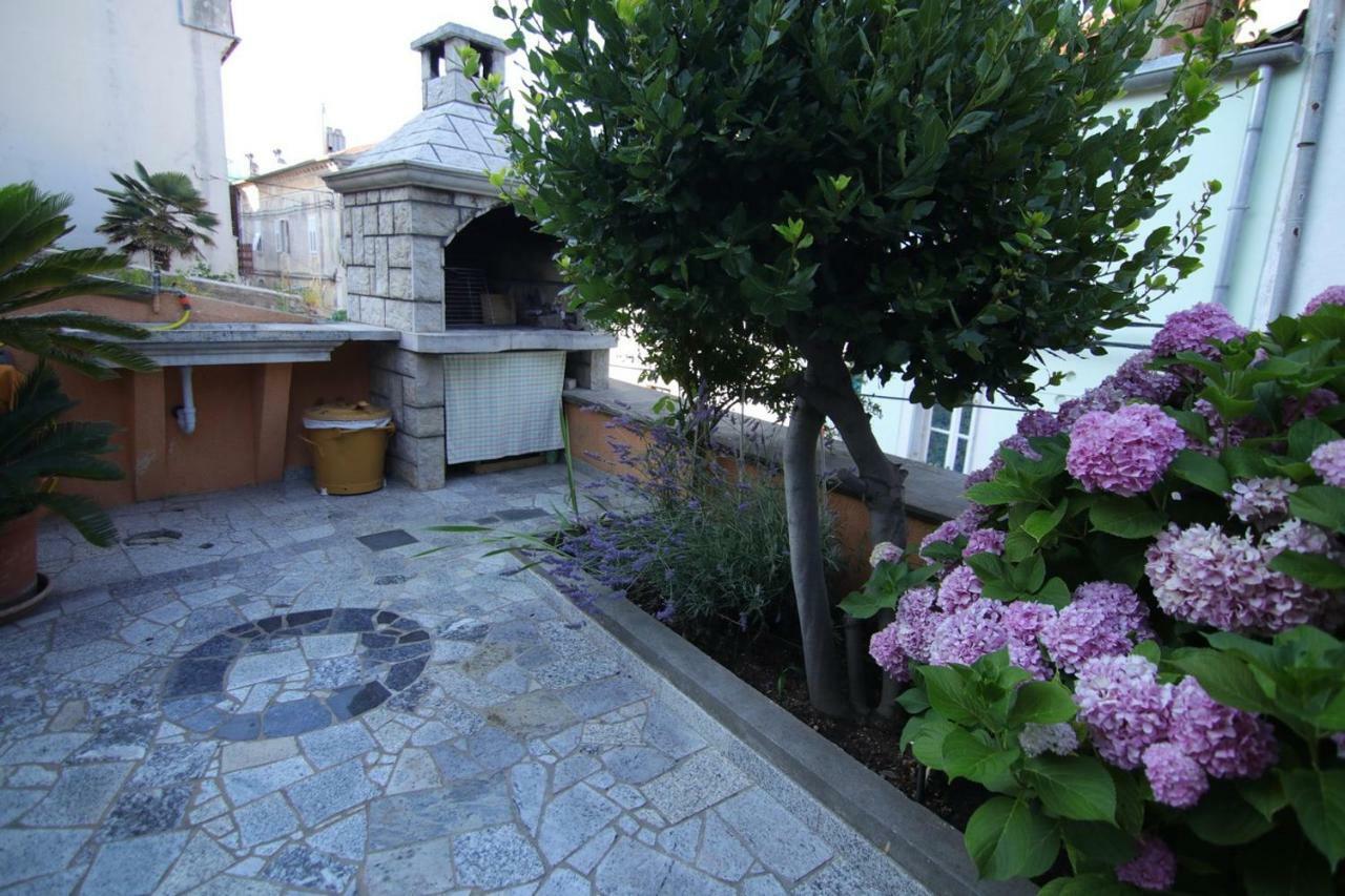 App With A Lovely Patio Mali Lošinj Extérieur photo